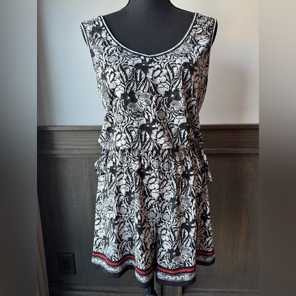 Max Studio Pants - Max Studio Black and White Floral romper adjustable tie waist Euc medium